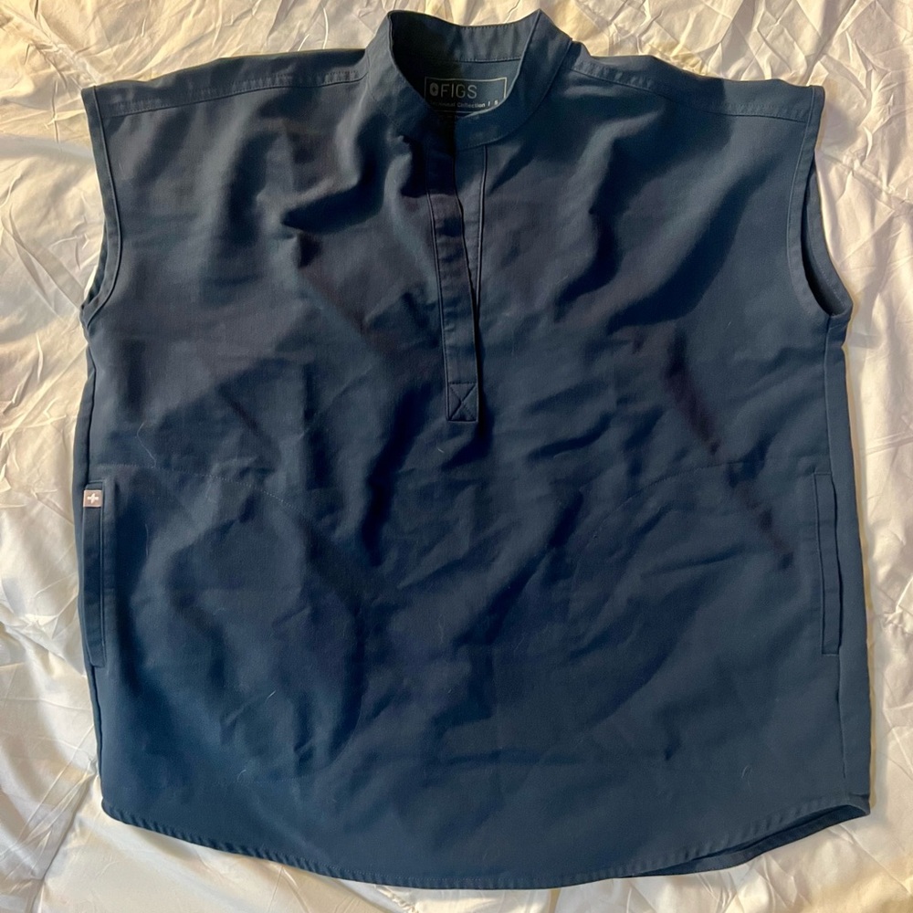 Figs Women Blue Top. Size Small